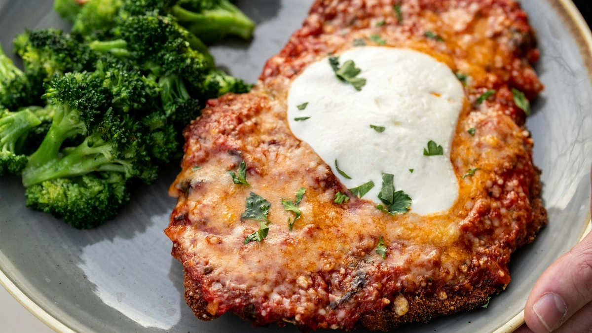 Crispy Air Fryer Chicken Parmesan (Extra Crunchy & Juicy!)
