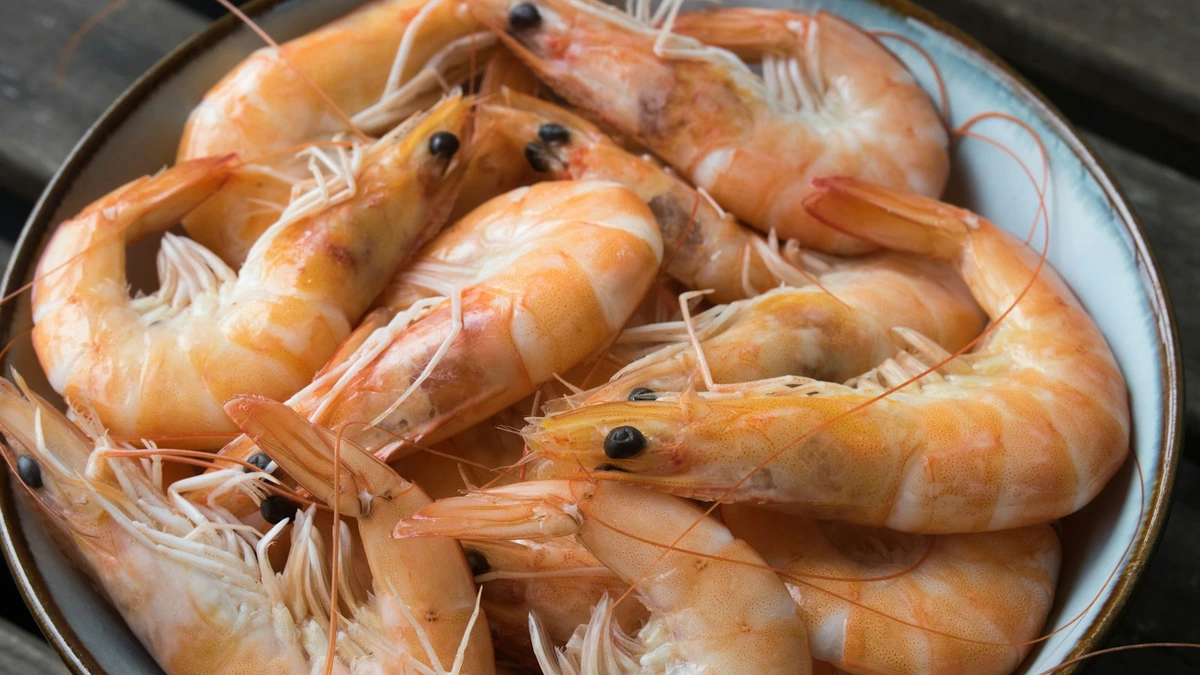 Easy Air Fryer Garlic Butter Keto Shrimp (Juicy 10-Minute Dinner!)